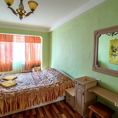 Apartments On Mykilska-Slobidka Kiev Bagian luar foto